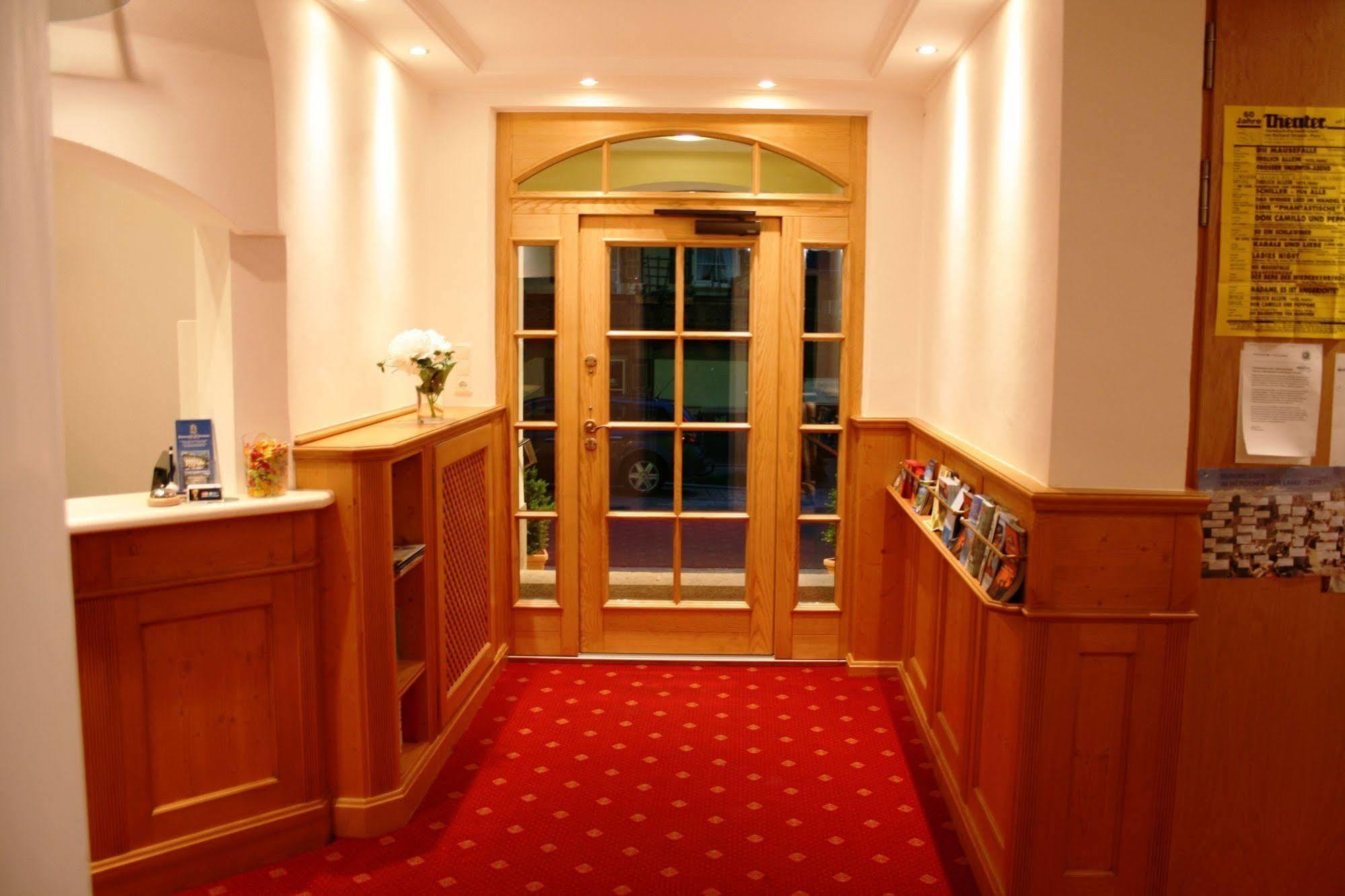 Hotel Garni Almenrausch Und Edelweiss Garmisch-Partenkirchen Bagian luar foto