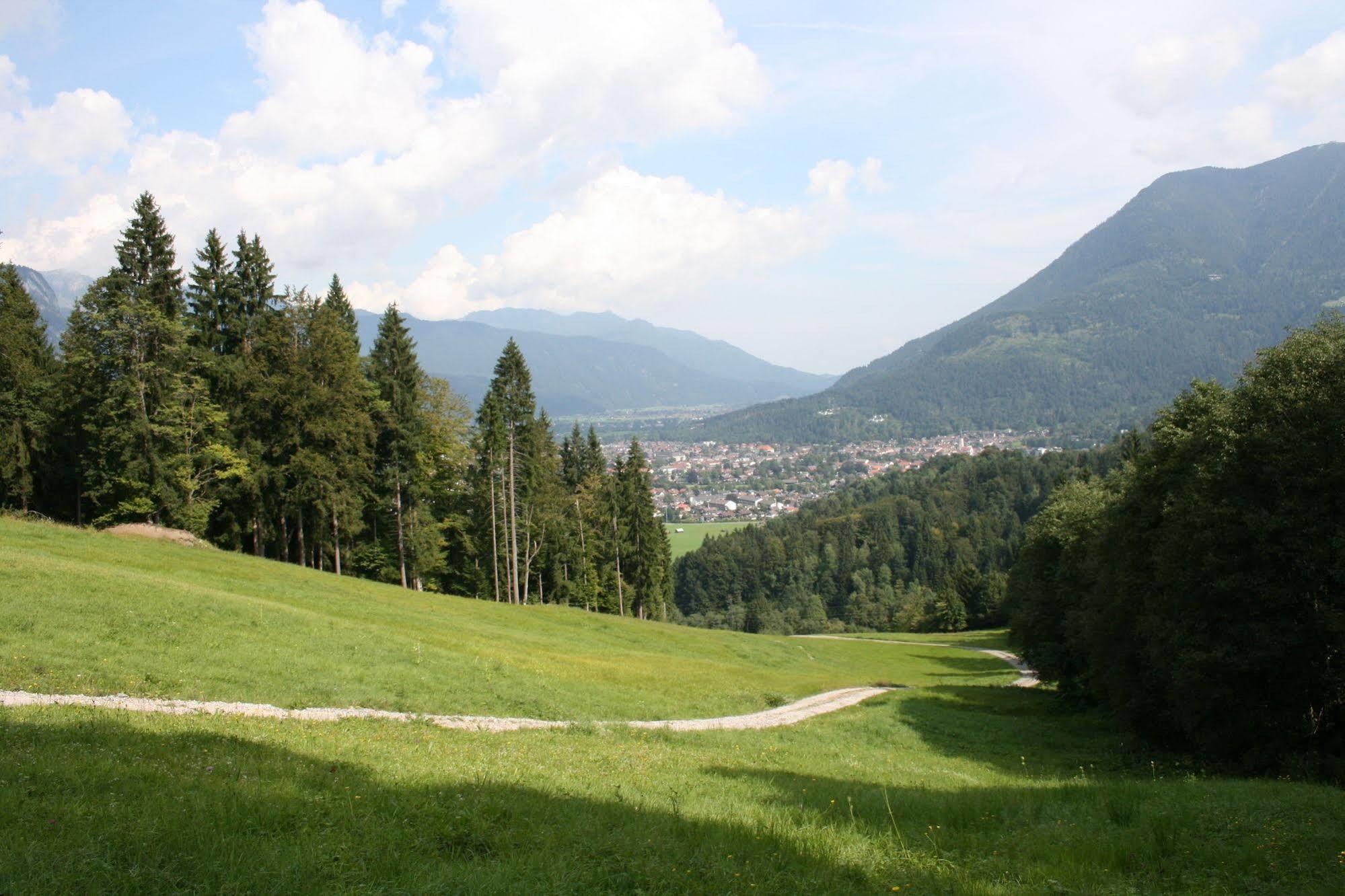 Hotel Garni Almenrausch Und Edelweiss Garmisch-Partenkirchen Bagian luar foto