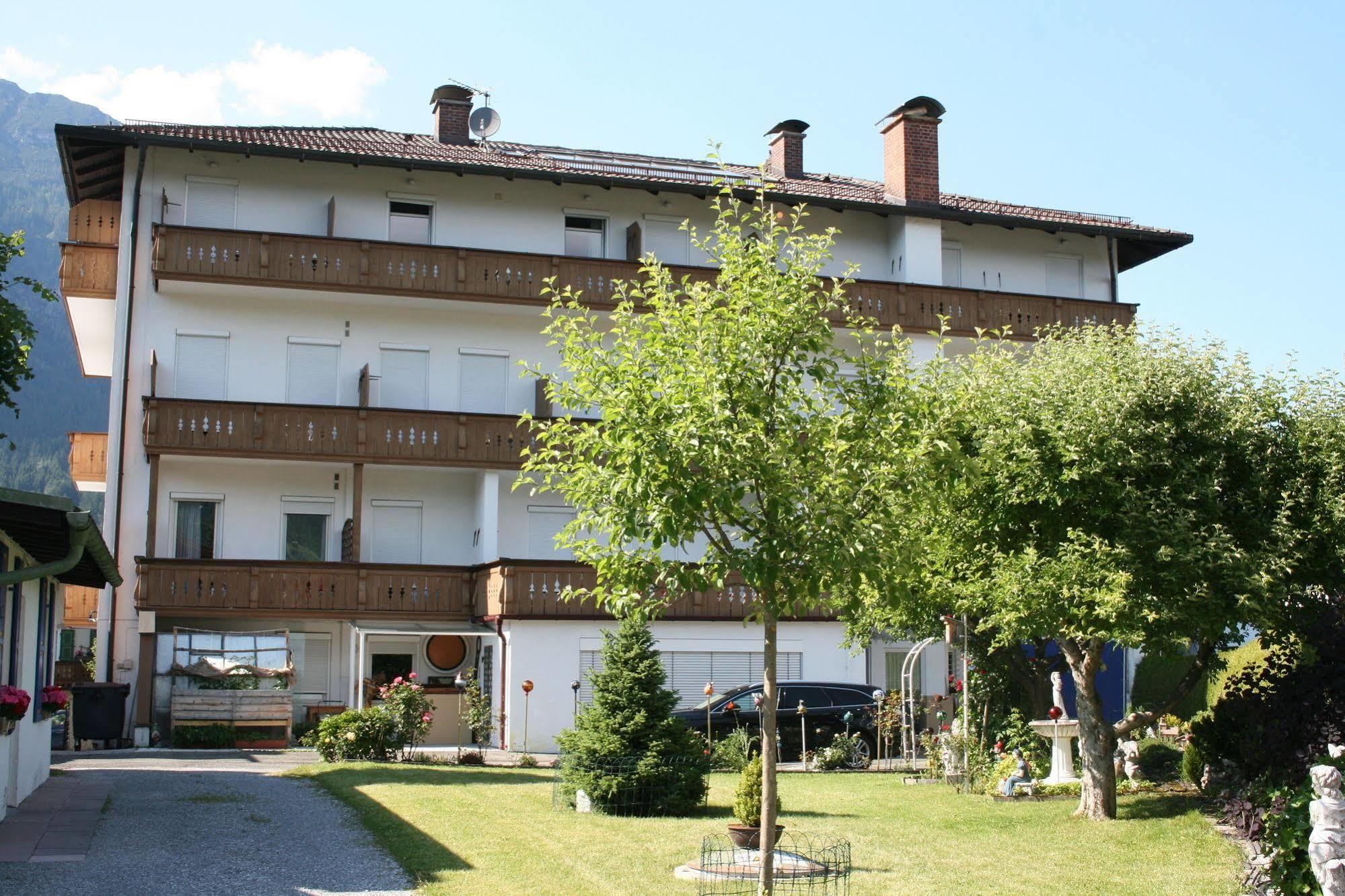 Hotel Garni Almenrausch Und Edelweiss Garmisch-Partenkirchen Bagian luar foto