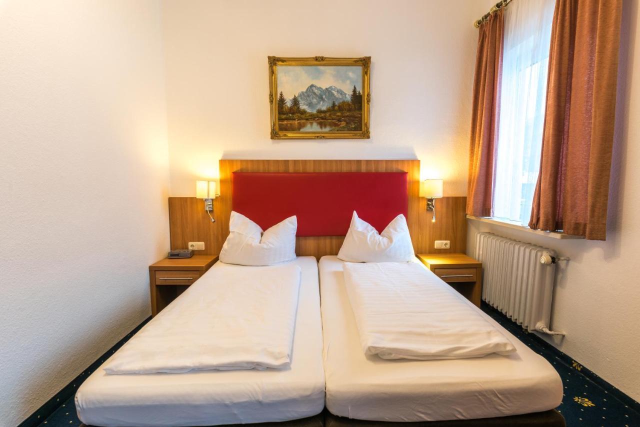 Hotel Garni Almenrausch Und Edelweiss Garmisch-Partenkirchen Bagian luar foto