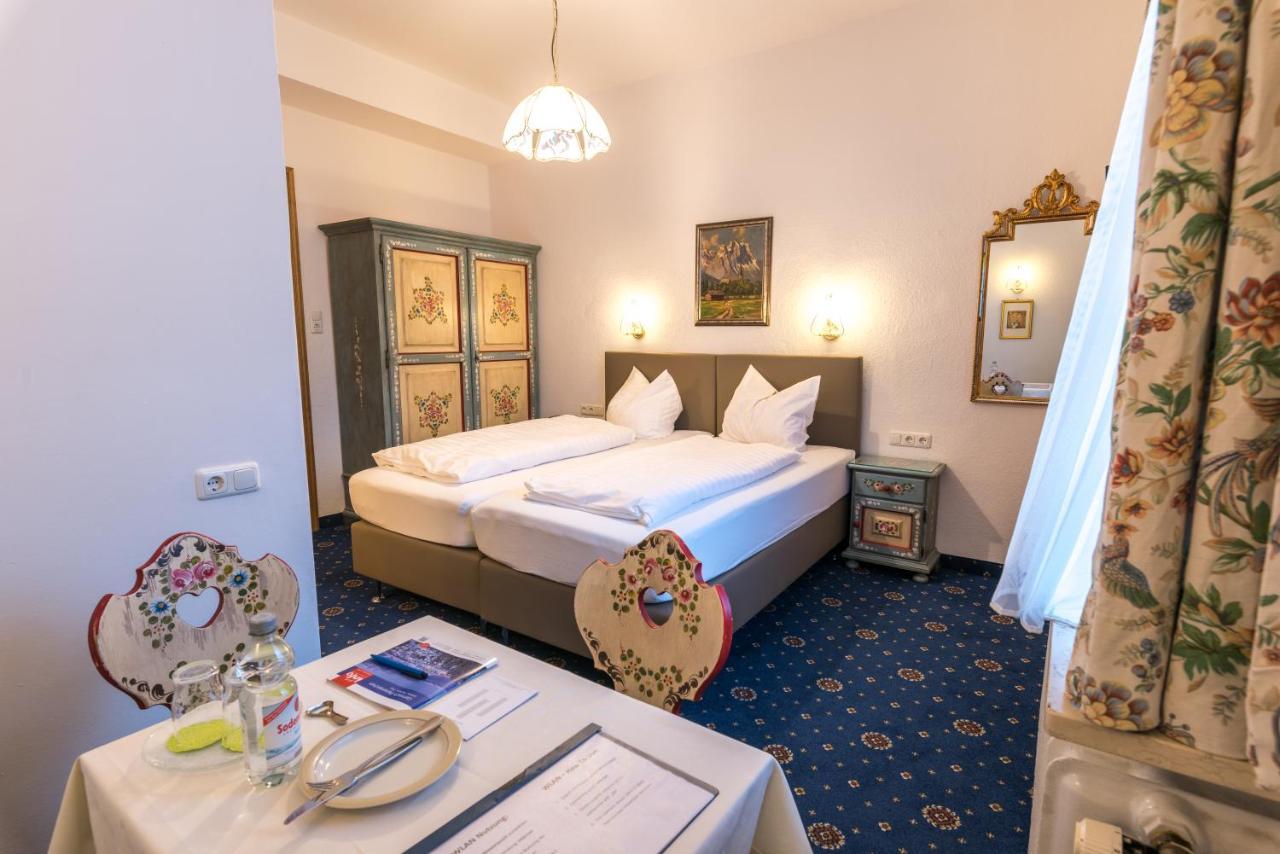 Hotel Garni Almenrausch Und Edelweiss Garmisch-Partenkirchen Bagian luar foto