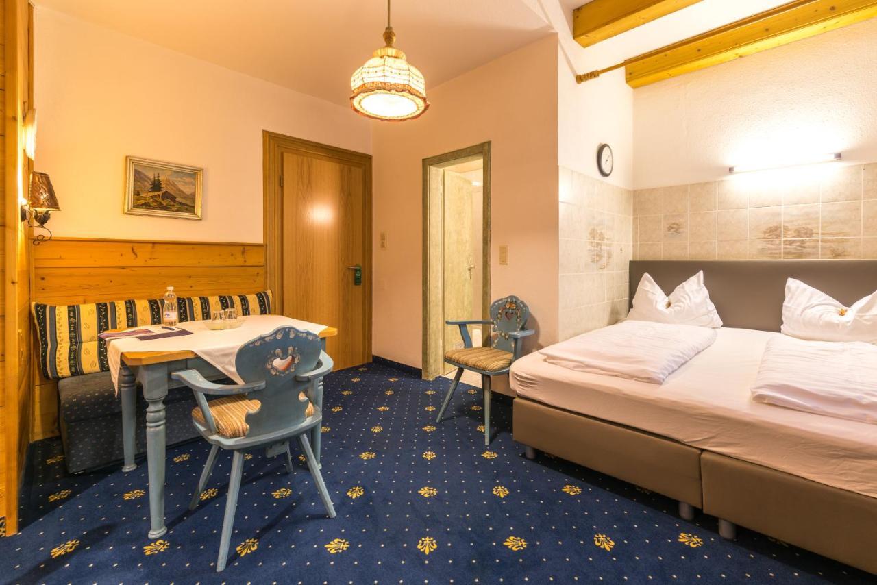 Hotel Garni Almenrausch Und Edelweiss Garmisch-Partenkirchen Bagian luar foto