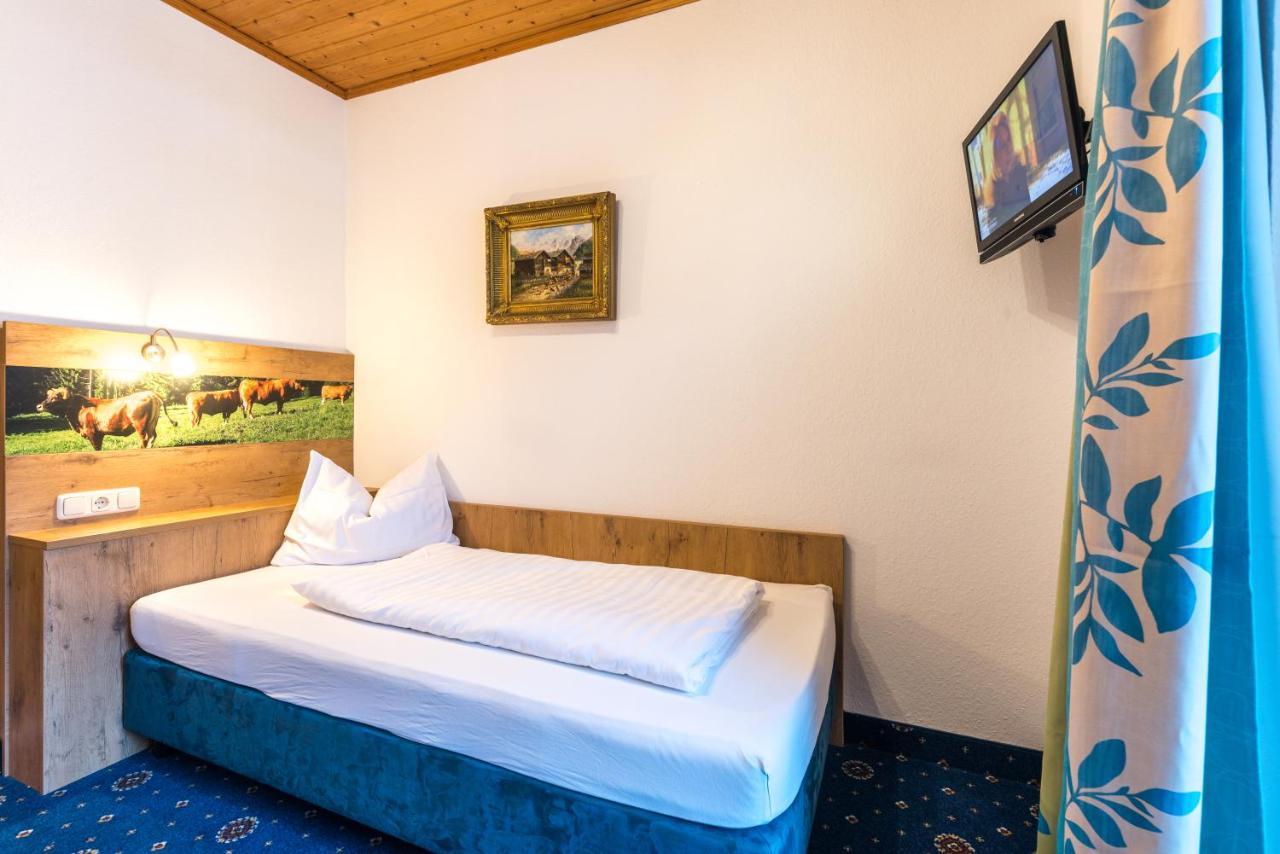 Hotel Garni Almenrausch Und Edelweiss Garmisch-Partenkirchen Bagian luar foto