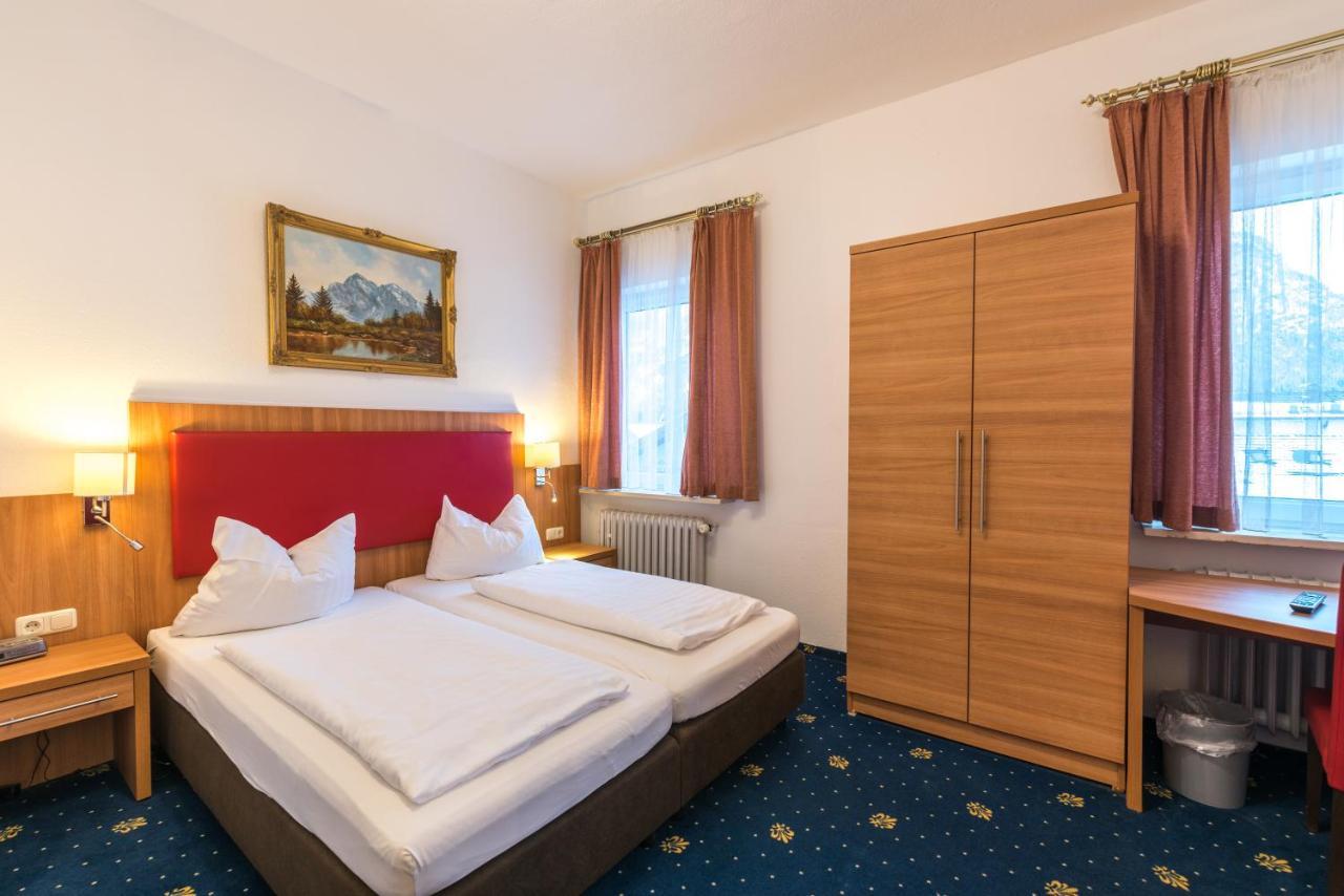 Hotel Garni Almenrausch Und Edelweiss Garmisch-Partenkirchen Bagian luar foto