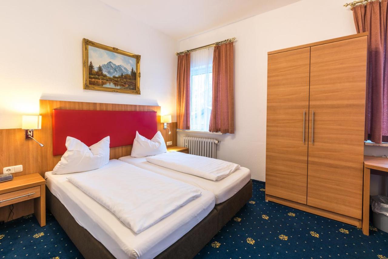 Hotel Garni Almenrausch Und Edelweiss Garmisch-Partenkirchen Bagian luar foto