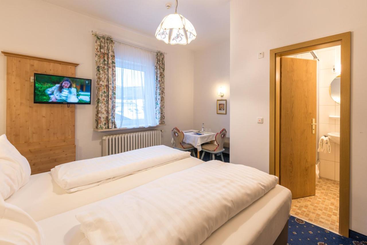 Hotel Garni Almenrausch Und Edelweiss Garmisch-Partenkirchen Bagian luar foto